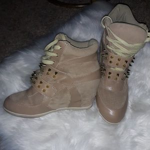 Studded wedge sneaker